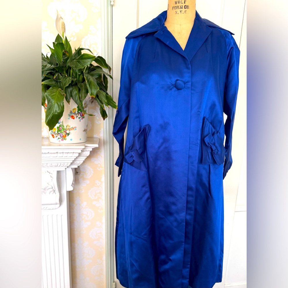 Lawrence of London for JW Robinson, Ca. silk satin TRUE VINTAGE navy swing coat